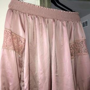 Off the shoulder top, never worn. Size medium.